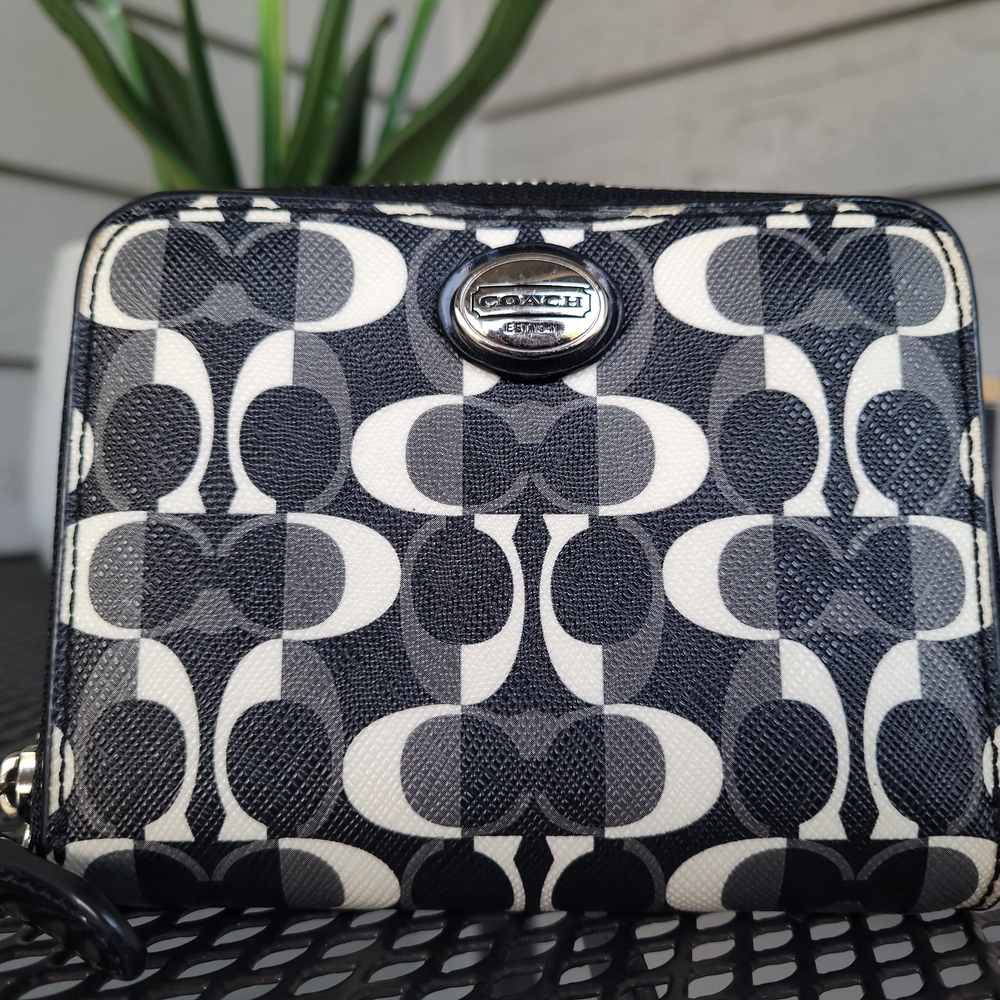 COACH Peyton Dream Wallet - Picture 2 of 6